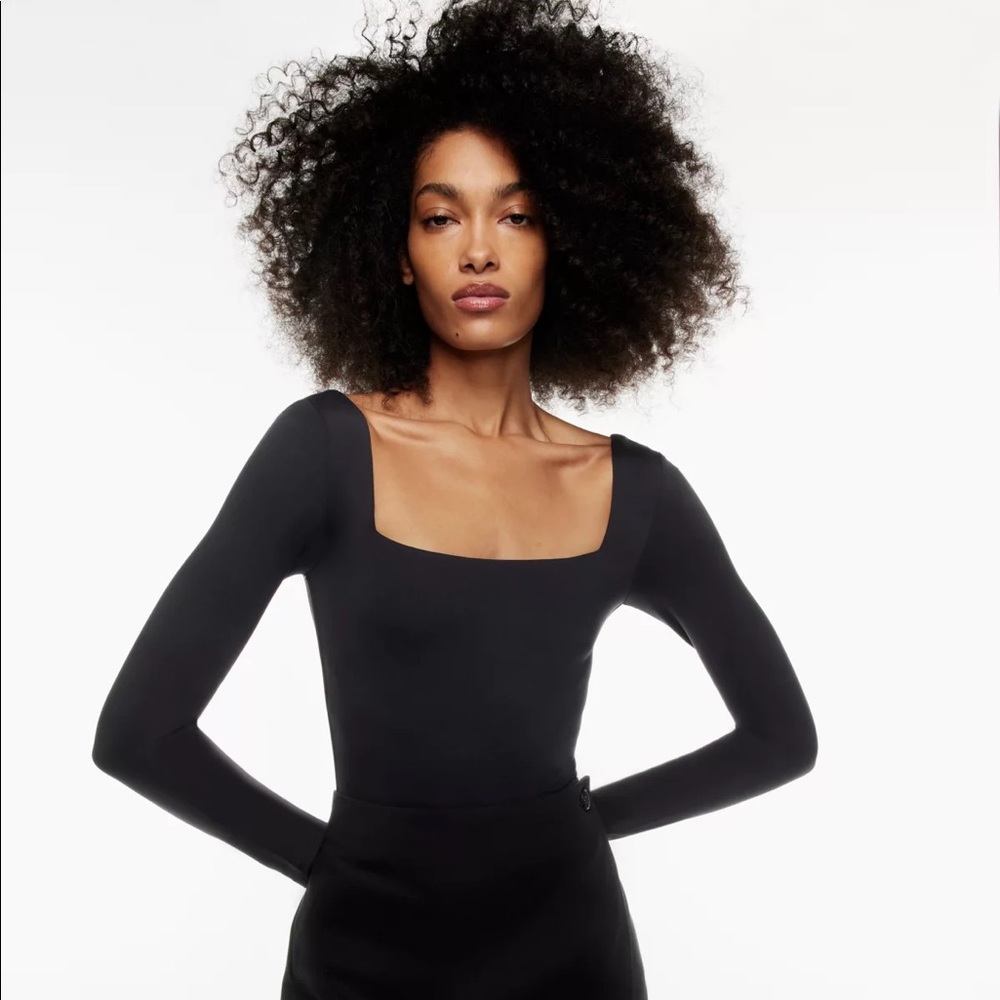 Babaton
Contour Longsleeve Bodysuit
